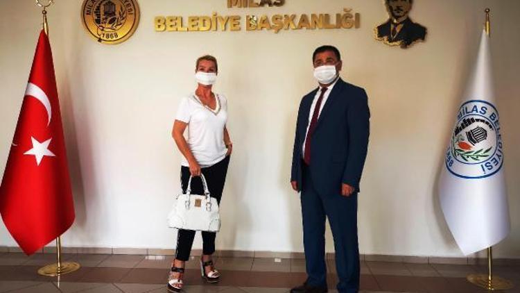 Gökova’ya yerleşen Seda Sayan’dan belediye başkanına ziyaret