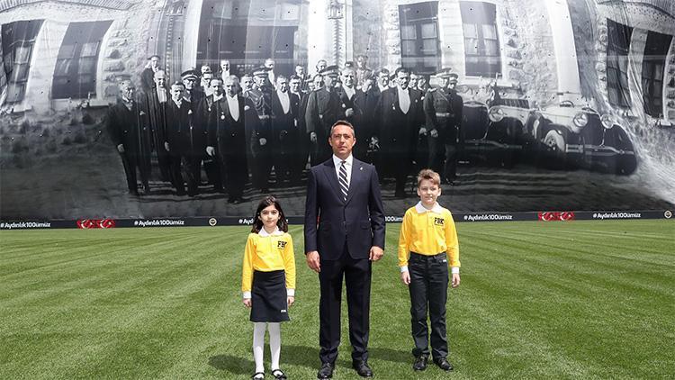 Fenerbahçe Stadında 100 yıl önceki fotoğraf dalgalandı