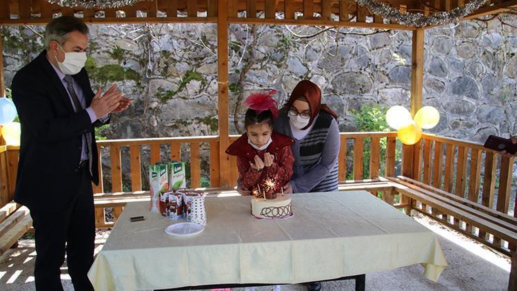 Rukiye’nin doğum gününü kutladılar