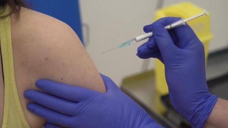 İngiltere’de ilk deneme Covid-19 aşısı gerçekleştirildi