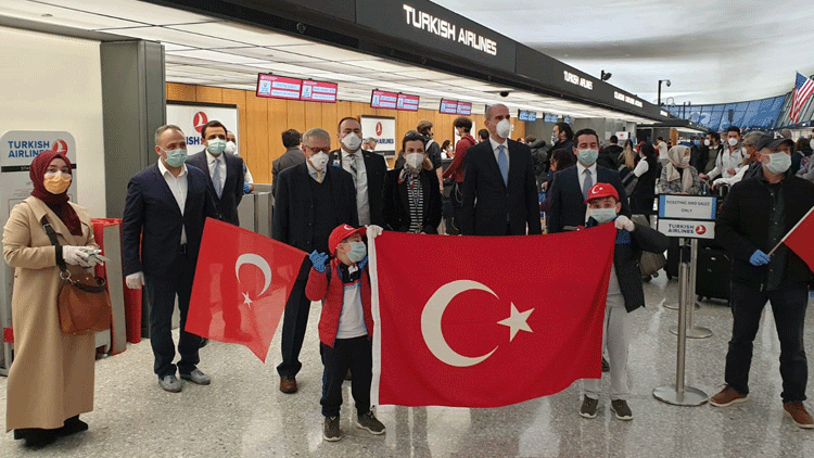 ABDdeki Türkler ülkeye dönmek üzere Washingtondan yola çıktı