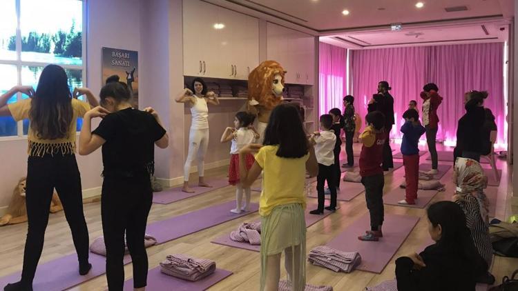 Korona günlerinde çocuklara online yoga imkanı