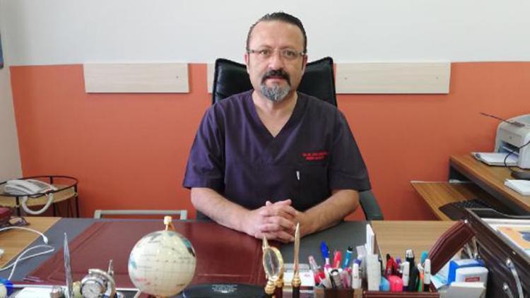 Koronavirüsü yenen Prof. Dr. Çobanoğlu, görevine başladı