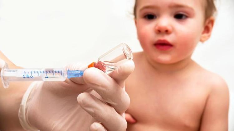 Salgın döneminde çocukların aşıları ihmal edilmemeli