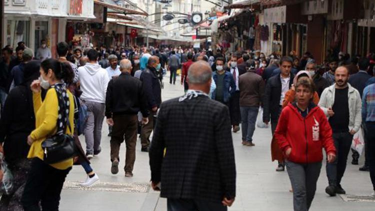 Gaziantepte 4 günlük yasak bitince vatandaşlar çarşıya akın etti
