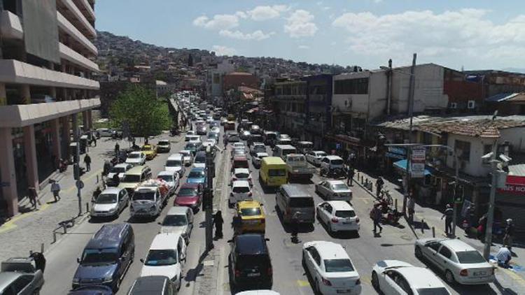 İzmirde sokağa çıkma kısıtlaması sonrası yoğunluk