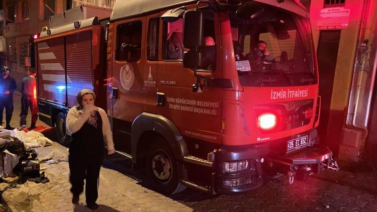 İzmirde 4 katlı binan zemin katında yangın çıktı: 1 yaralı