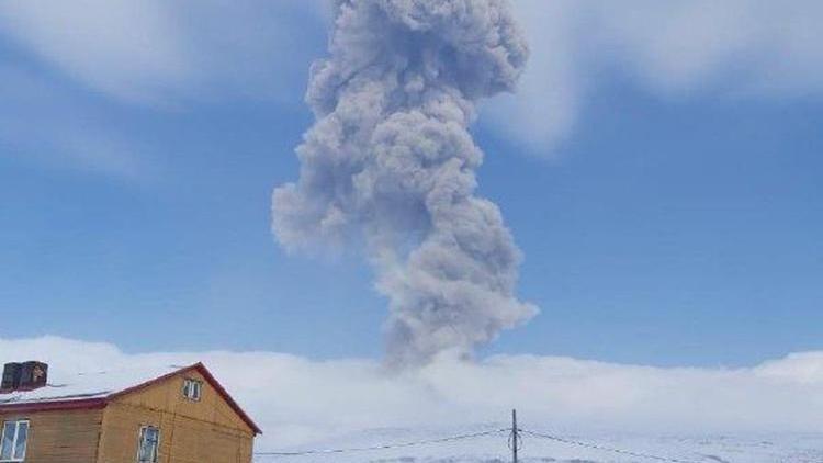 Rusya’da Ebeko yanardağında patlama sonrası kül yağmuru