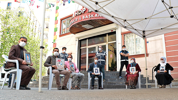 Diyarbakırda HDP önündeki eylemde 241inci gün