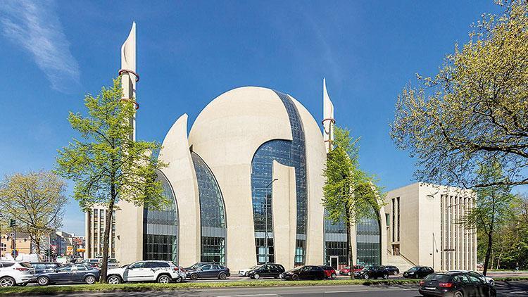 Almanyada camiler de açılıyor