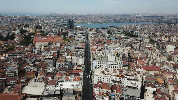 Taksim Meydanı ve İstiklal Caddesindeki sakinlik havadan görüntülendi