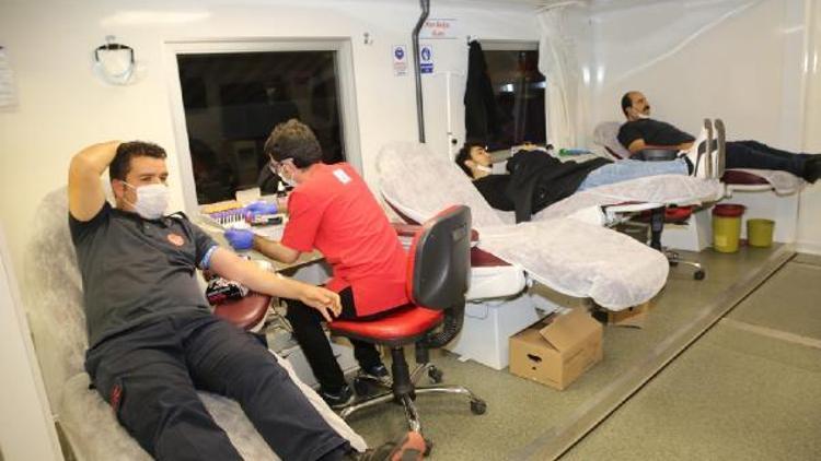 Elazığ Belediyesi itfaiye personellerinden kan bağışı