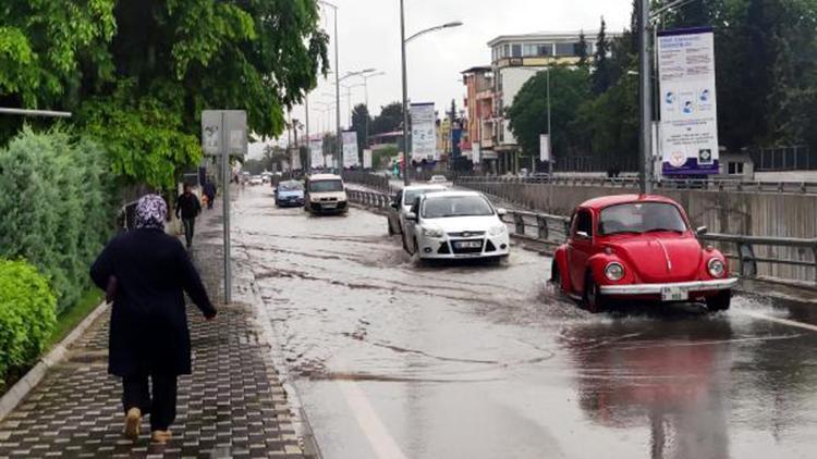 Osmaniyede sağanak su baskınlarına neden oldu