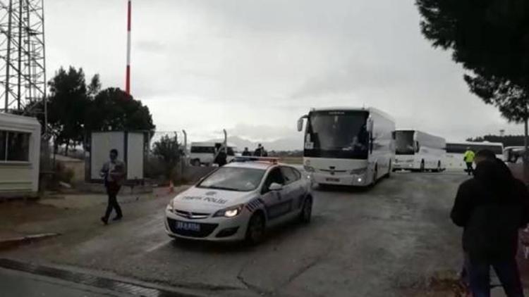 Suudi Arabistandan 169 Türk vatandaşı İzmire getirildi