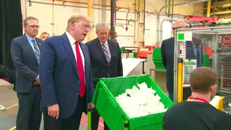 Trump’tan maske üretim tesisine maskesiz ziyaret