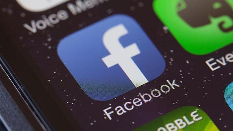 Facebook komplo teorileri hareketi ve göçmen karşıtı siteye yönelik önlem aldı