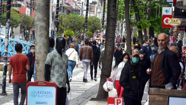 Avcılar’daki Marmara Caddesi yine kalabalık