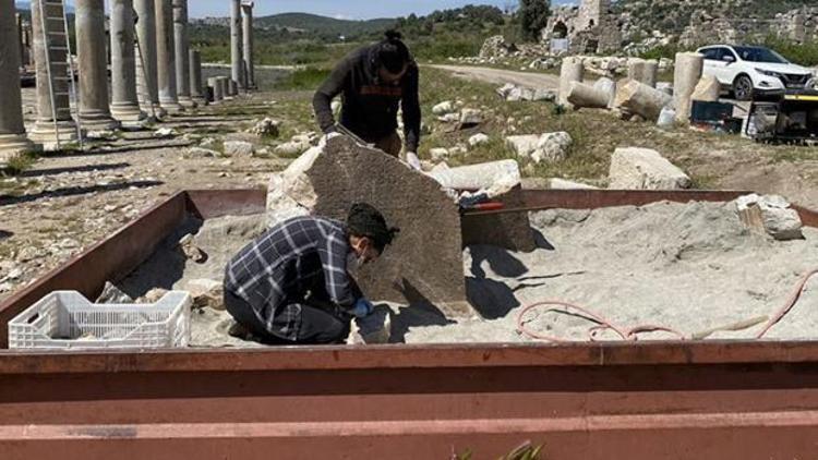 Patarada bulunan yazıt kazı ekibini heyecanlandırdı