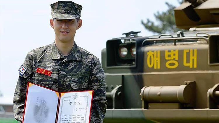 Heung-min Son tezkeresini aldı En iyi asker ödülü...