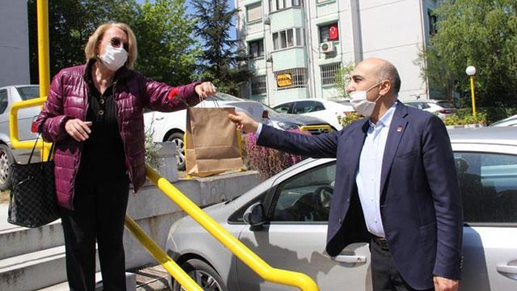 Bakırköy’de 40 bin ev ziyaret edilerek Anneler Günü hediyeleri dağıtıldı