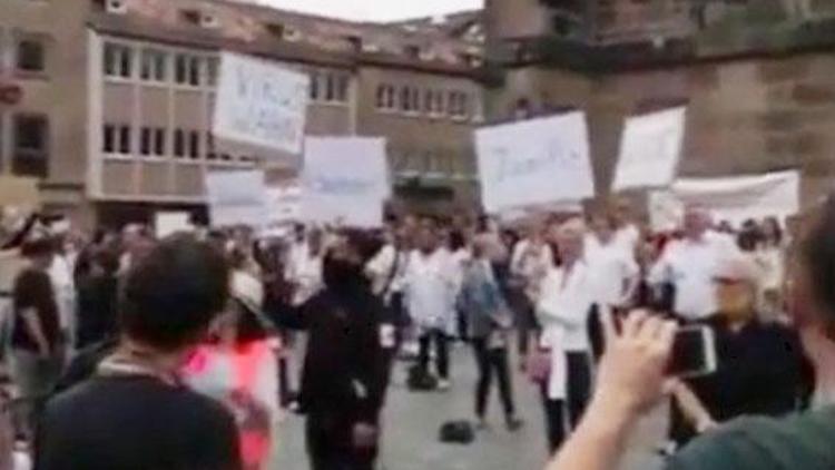 Almanya’da koronavirüs aşısına karşı protesto