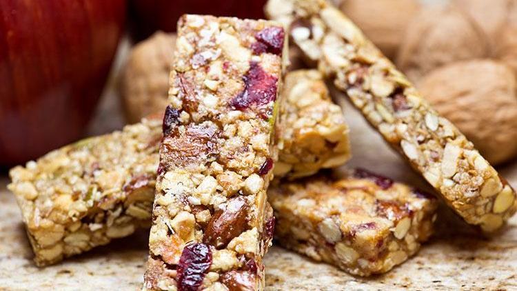 Ani tatlı krizleri için evde pratik çözüm: Granola bar