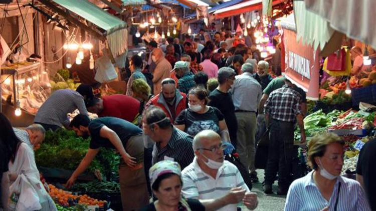 İzmirde kısıtlamanın ardından caddelerde yoğunluk yaşandı