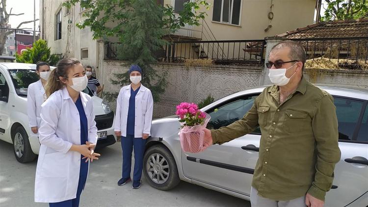 Koronavirüsü yenen okul müdürü plazma bağışçısı oldu