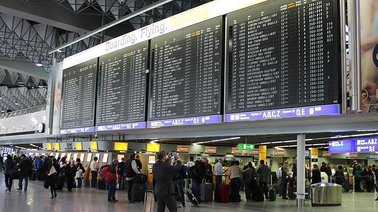 Frankfurt Havalimanında yolcu sayısı yarı yarıya azaldı