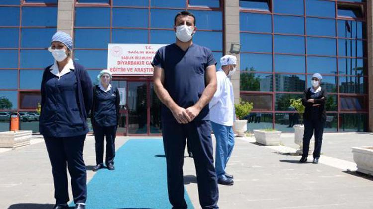 Diyarbakırda koronavirüsü yenen 22 sağlıkçı yeniden görevde
