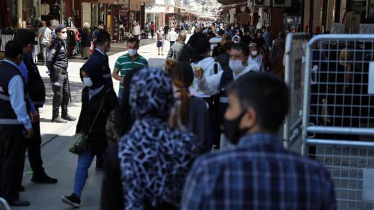 Gaziantepte çarşıda yasak öncesi yoğunluk yaşandı