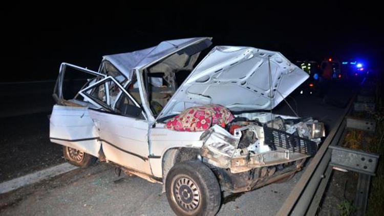 TIRın çarptığı otomobildeki anne öldü, baba ve 3 kızı ağır yaralandı