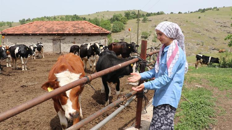 İnek otlatan kız avukat olmak istiyor