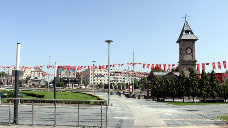 Kayseride, kısıtlamanın son günü cadde ve meydanlar bomboş