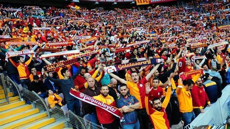 Son Dakika | Galatasaraydan karton taraftar modeli