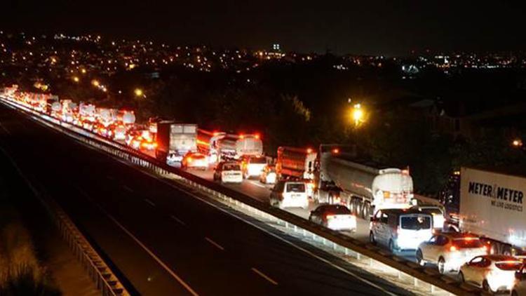 Tekirdağ- İstanbul yolunda kısıtlama sonrası araç kuyruğu