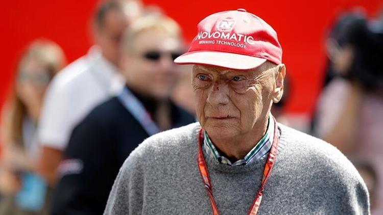 Mercedes, onursal başkanı Niki Laudayı andı