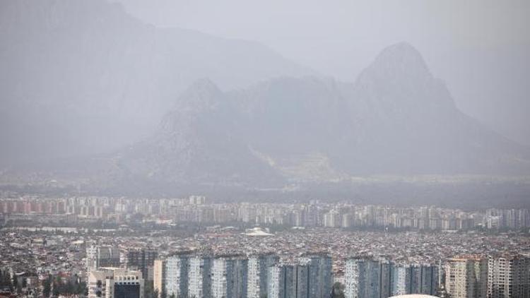 Antalya için uyarı: Gökyüzündeki toz, yağmurla birlikte çamura dönebilir