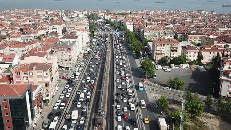 Son dakika... İstanbulda son 2 ayın en yoğun trafiği