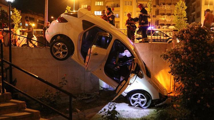 Araç kontrolden çıktı, bahçeye daldı