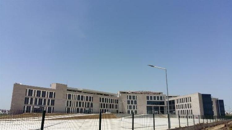 Ceyhan Devlet Hastanesinin yeni binası açılışa hazırlanıyor
