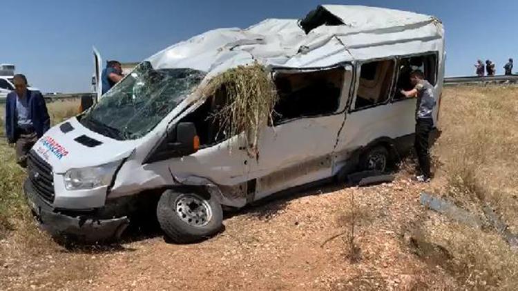 Şanlıurfada yolcu minibüsü devrildi 13 yaralı