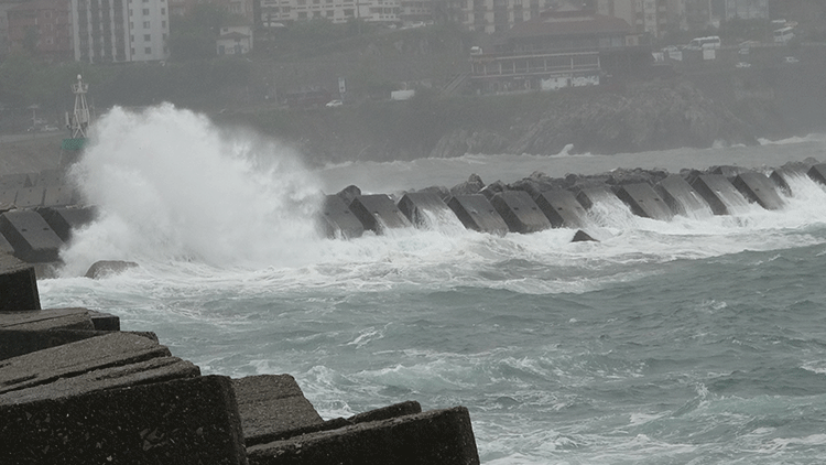 Zonguldak’ta şiddetli fırtına