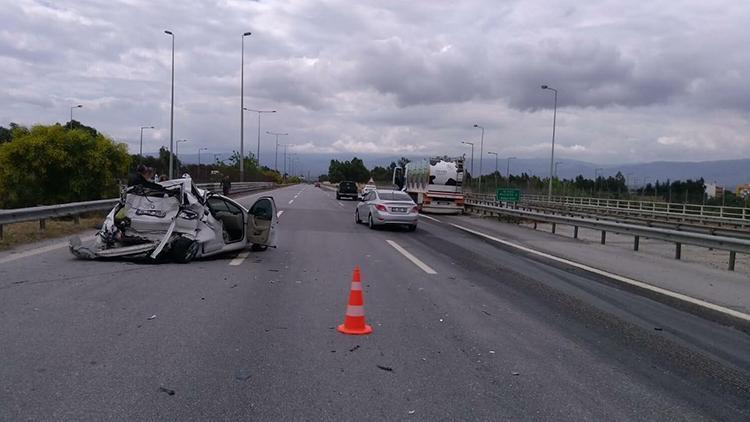 Süt tankeri otomobile çarptı; evli çifti kaza ayırdı