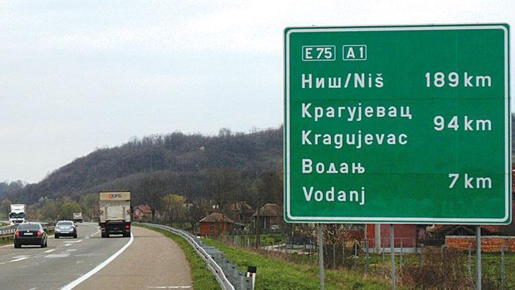 Sırbistan, gurbetçilerin tepki gösterdiği karardan vazgeçti