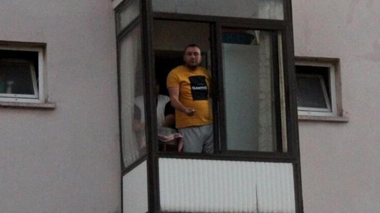 Dur ihtarına uymadı, kaçtığı evin balkonundan polislere böyle seslendi: Hadi gelin de ceza yazın
