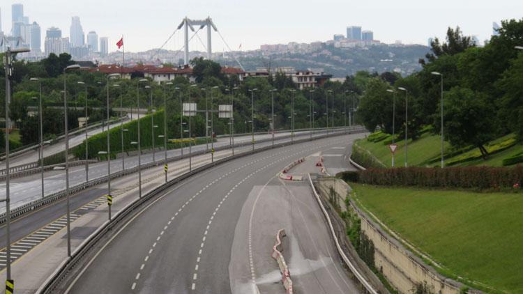 Bayramın 2. gününde de yollar ve meydanlar sessiz