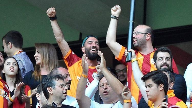 Son Dakika | Galatasarayda Arda Turan sesleri Falcao...