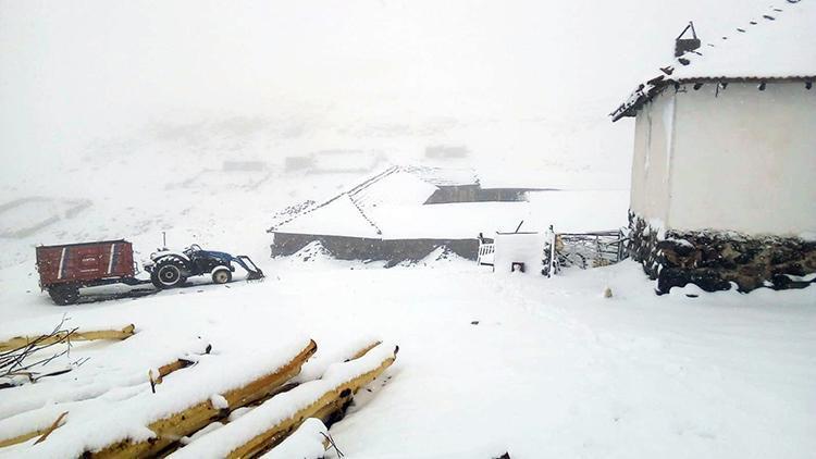 Ankaranın yüksek kesimlerinde kar yağışı etkili oldu