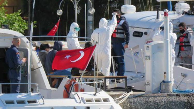 Yunan Sahil Güvenliğinin ölüme terk ettiği göçmenler kurtarıldı